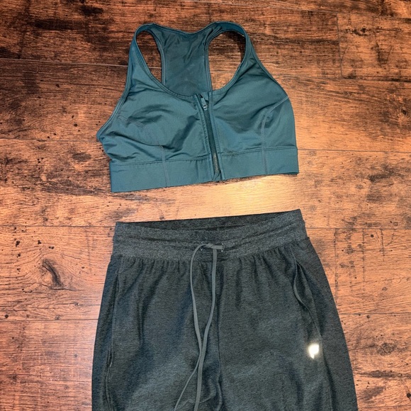 Fabletics Jogger Set - Picture 4 of 5